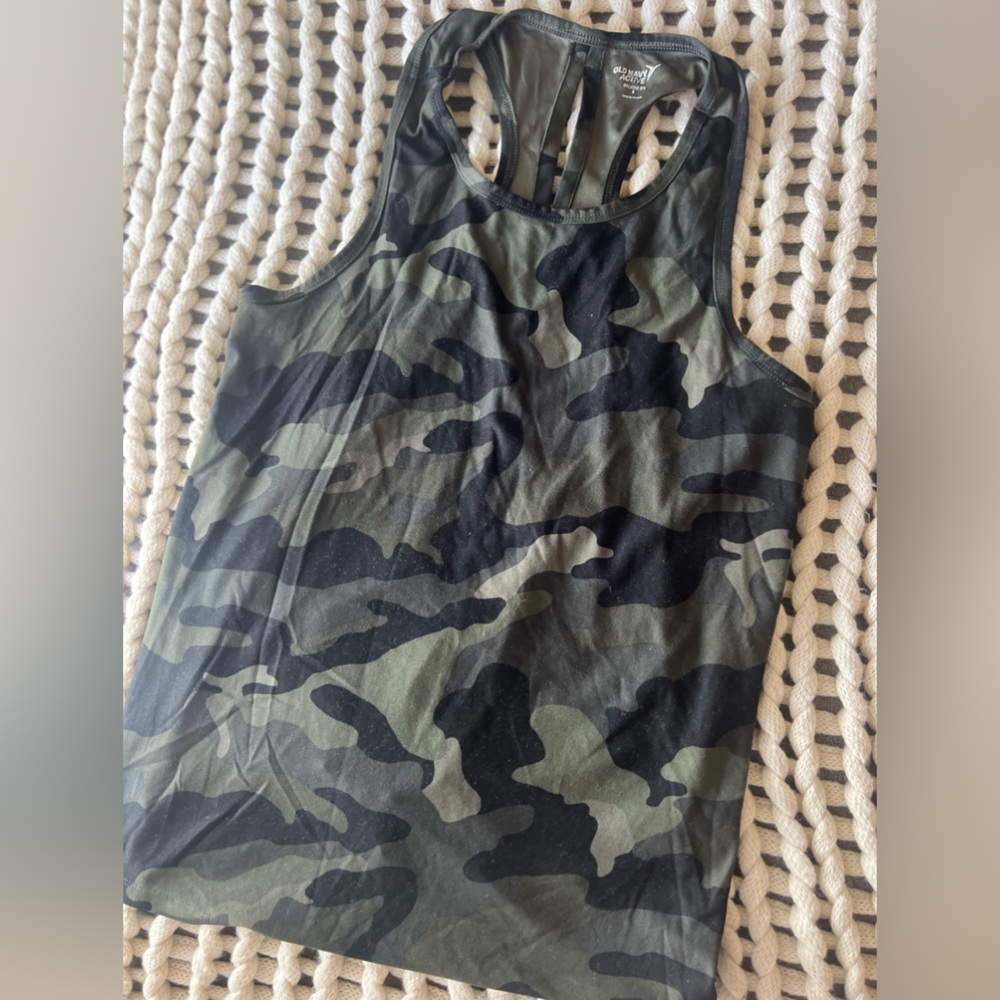 Green camo tank